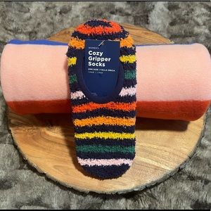 Old Navy - Fleece Throw & Slipper Set NWT